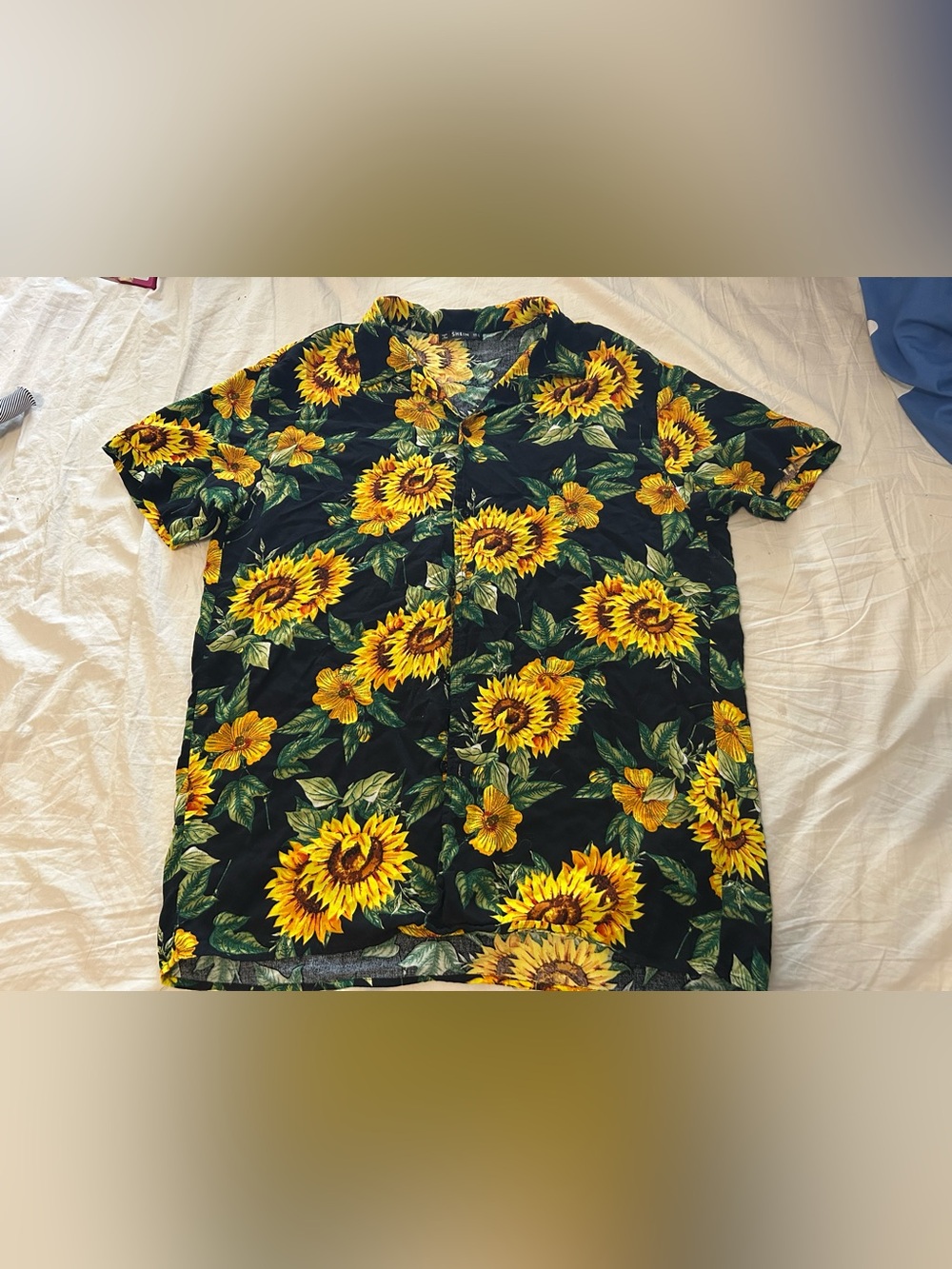 SHEIN Black Sunflower Print Short Sleeve Button-Down Shirt